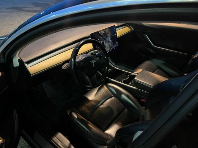 Чорний Тесла Модель 3, об'ємом двигуна 0 л та пробігом 160 тис. км за 17292 $, фото 5 на Automoto.ua