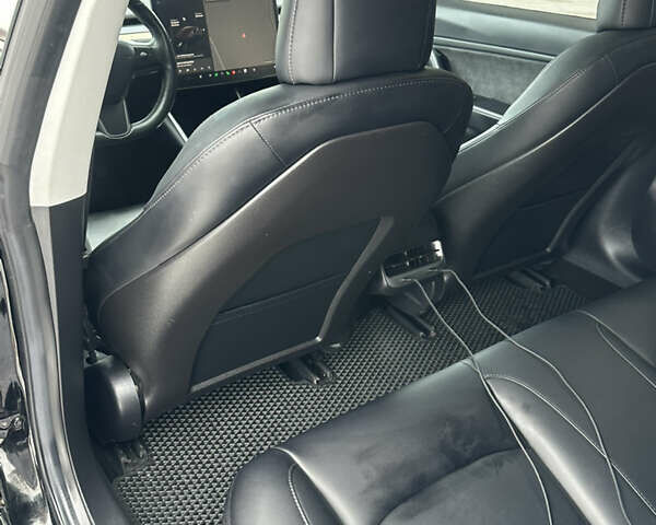 Черный Тесла Модель 3, объемом двигателя 0 л и пробегом 64 тыс. км за 17000 $, фото 17 на Automoto.ua