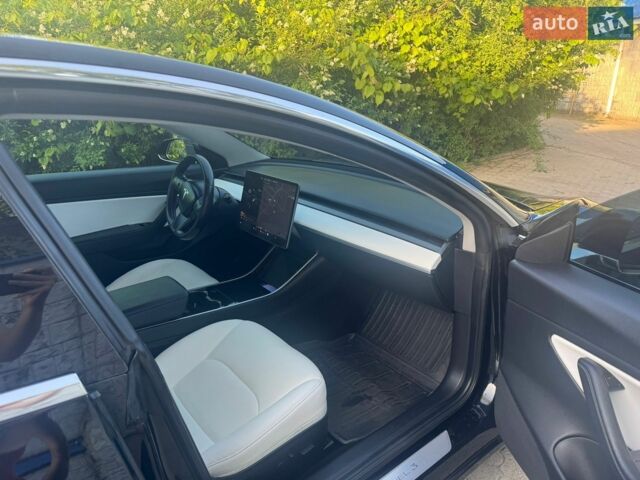 Черный Тесла Модель 3, объемом двигателя 0 л и пробегом 125 тыс. км за 15650 $, фото 40 на Automoto.ua