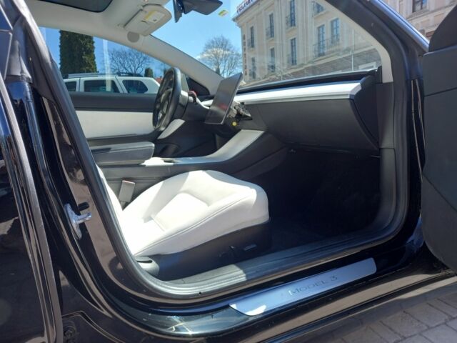 Черный Тесла Модель 3, объемом двигателя 0 л и пробегом 371 тыс. км за 12500 $, фото 8 на Automoto.ua