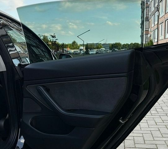 Чорний Тесла Модель 3, об'ємом двигуна 0 л та пробігом 87 тис. км за 18000 $, фото 23 на Automoto.ua