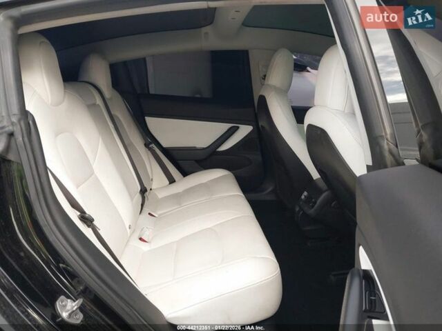 Чорний Тесла Модель 3, об'ємом двигуна 0 л та пробігом 375 тис. км за 12300 $, фото 7 на Automoto.ua