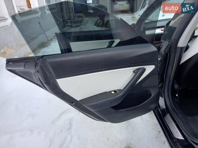 Черный Тесла Модель 3, объемом двигателя 0 л и пробегом 370 тыс. км за 13500 $, фото 11 на Automoto.ua