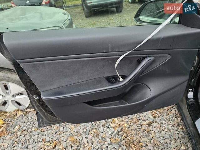 Чорний Тесла Модель 3, об'ємом двигуна 0 л та пробігом 130 тис. км за 12700 $, фото 10 на Automoto.ua