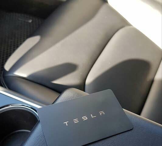 Черный Тесла Модель 3, объемом двигателя 0 л и пробегом 205 тыс. км за 15700 $, фото 15 на Automoto.ua