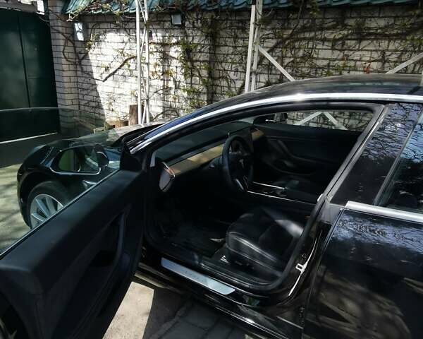 Черный Тесла Модель 3, объемом двигателя 0 л и пробегом 49 тыс. км за 17999 $, фото 4 на Automoto.ua