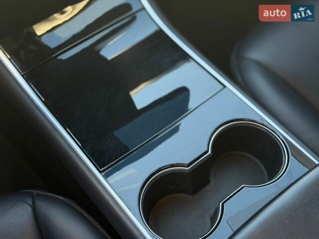 Черный Тесла Модель 3, объемом двигателя 0 л и пробегом 100 тыс. км за 13499 $, фото 36 на Automoto.ua