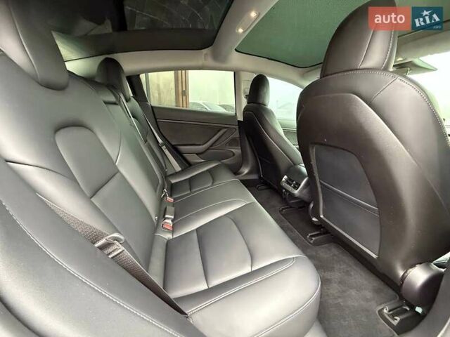 Черный Тесла Модель 3, объемом двигателя 0 л и пробегом 73 тыс. км за 17999 $, фото 20 на Automoto.ua