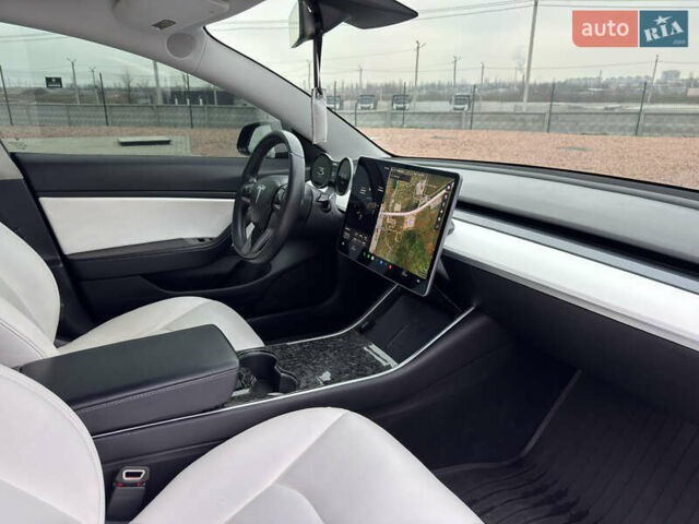 Чорний Тесла Модель 3, об'ємом двигуна 0 л та пробігом 93 тис. км за 19500 $, фото 11 на Automoto.ua