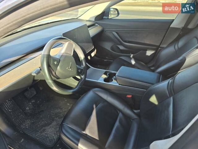 Чорний Тесла Модель 3, об'ємом двигуна 0 л та пробігом 165 тис. км за 15500 $, фото 5 на Automoto.ua