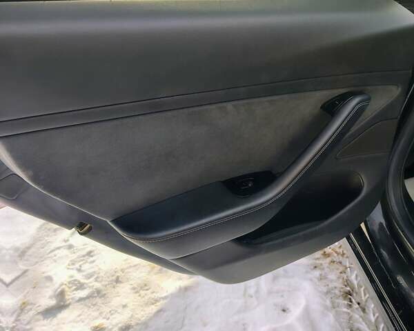 Чорний Тесла Модель 3, об'ємом двигуна 0 л та пробігом 70 тис. км за 17600 $, фото 24 на Automoto.ua