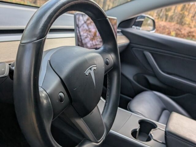 Черный Тесла Модель 3, объемом двигателя 0 л и пробегом 130 тыс. км за 17500 $, фото 15 на Automoto.ua
