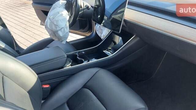 Черный Тесла Модель 3, объемом двигателя 0 л и пробегом 75 тыс. км за 8500 $, фото 17 на Automoto.ua