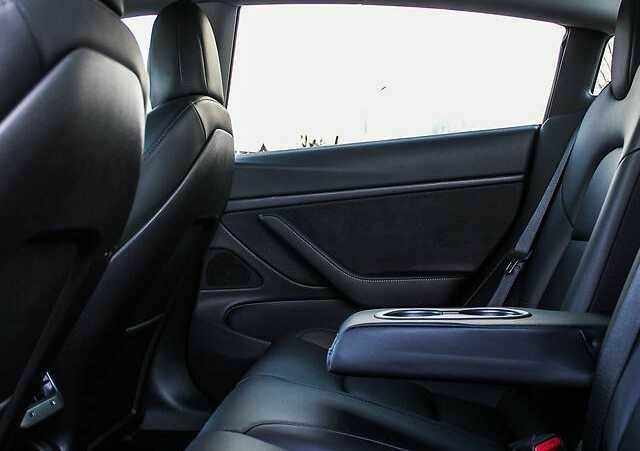 Тесла Модель 3 2018 в Рахове на Automoto.ua Черный Тесла Модель 3, объемом двигателя 0 л и пробегом 93 тыс. км за 14500 $, фото 14 на Automoto.ua