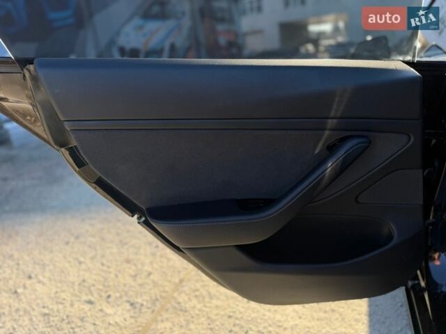 Черный Тесла Модель 3, объемом двигателя 0 л и пробегом 100 тыс. км за 13499 $, фото 43 на Automoto.ua