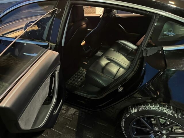 Чорний Тесла Модель 3, об'ємом двигуна 0 л та пробігом 160 тис. км за 17292 $, фото 2 на Automoto.ua