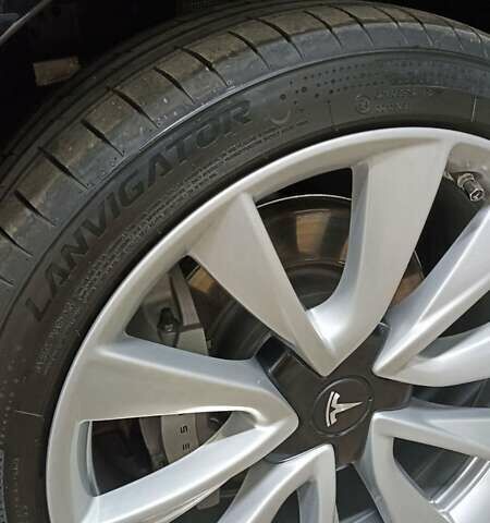 Тесла Модель 3 2018 у Умани на Automoto.ua Чорний Тесла Модель 3, об'ємом двигуна 0 л та пробігом 201 тис. км за 19000 $, фото 76 на Automoto.ua