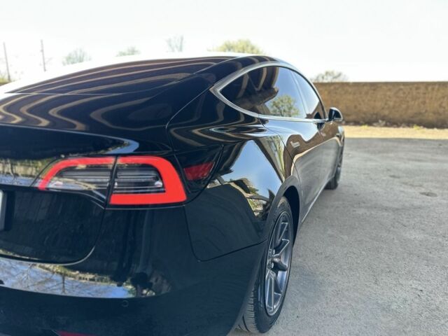 Черный Тесла Модель 3, объемом двигателя 0 л и пробегом 260 тыс. км за 14599 $, фото 5 на Automoto.ua