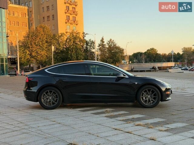 Черный Тесла Модель 3, объемом двигателя 0 л и пробегом 200 тыс. км за 14999 $, фото 5 на Automoto.ua