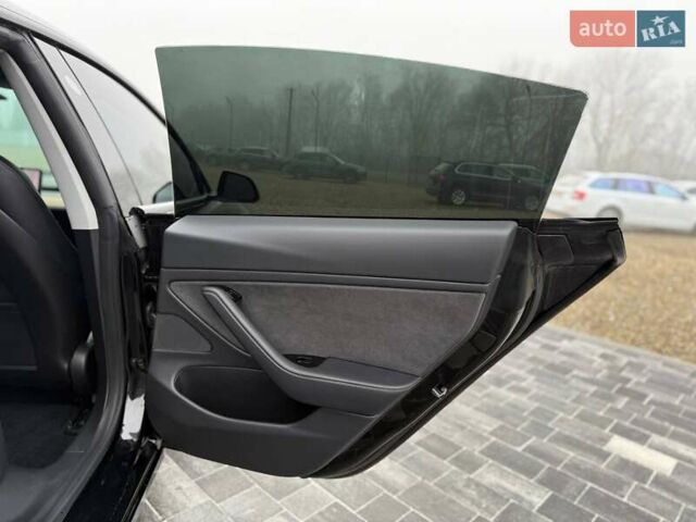 Черный Тесла Модель 3, объемом двигателя 0 л и пробегом 73 тыс. км за 17999 $, фото 17 на Automoto.ua