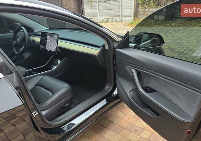 Чорний Тесла Модель 3, об'ємом двигуна 0 л та пробігом 103 тис. км за 19000 $, фото 10 на Automoto.ua