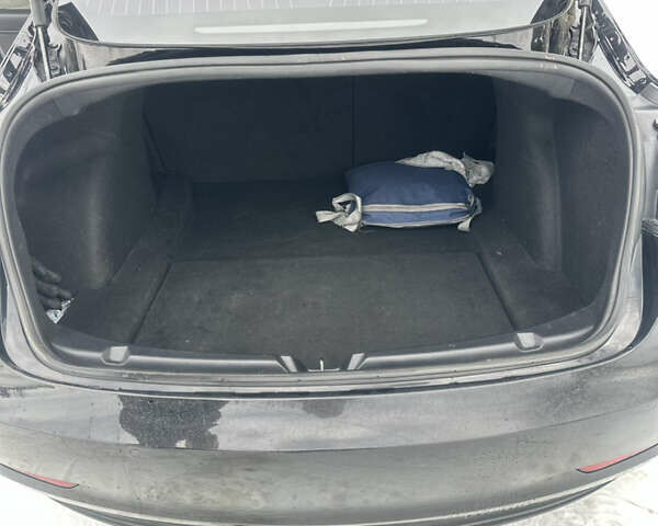 Черный Тесла Модель 3, объемом двигателя 0 л и пробегом 64 тыс. км за 17000 $, фото 10 на Automoto.ua