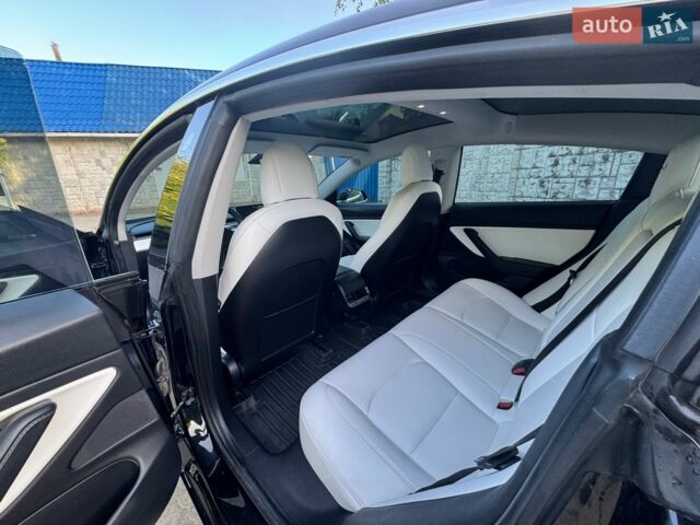 Черный Тесла Модель 3, объемом двигателя 0 л и пробегом 125 тыс. км за 15650 $, фото 49 на Automoto.ua