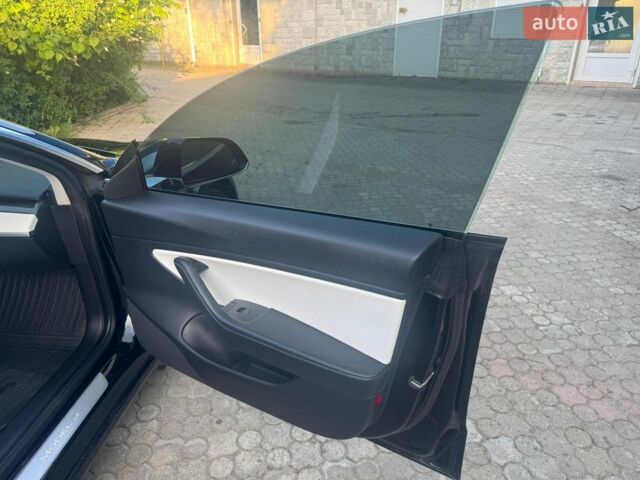 Черный Тесла Модель 3, объемом двигателя 0 л и пробегом 125 тыс. км за 15650 $, фото 41 на Automoto.ua