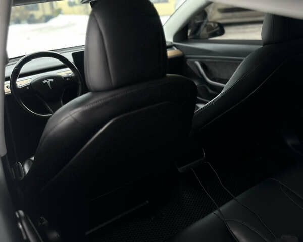Черный Тесла Модель 3, объемом двигателя 0 л и пробегом 64 тыс. км за 17000 $, фото 21 на Automoto.ua