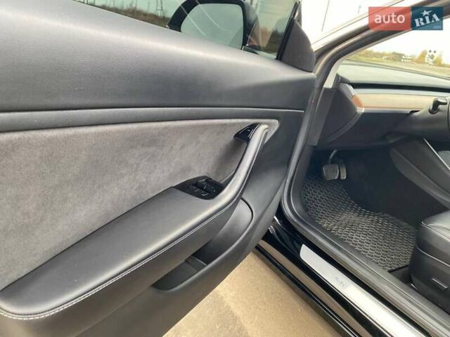 Черный Тесла Модель 3, объемом двигателя 0 л и пробегом 160 тыс. км за 16500 $, фото 48 на Automoto.ua