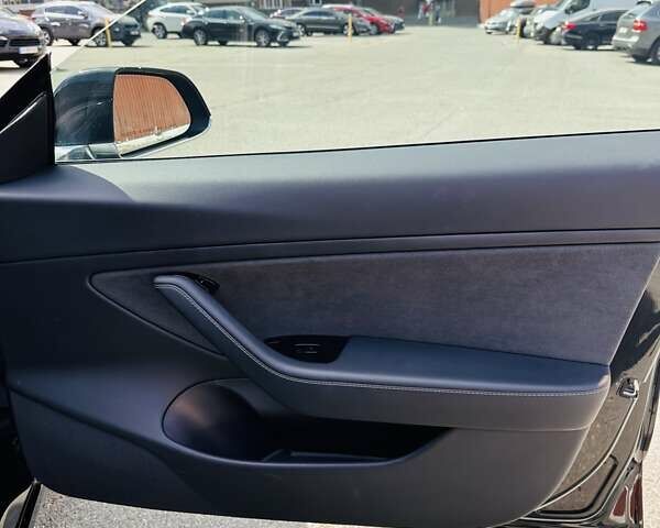 Чорний Тесла Модель 3, об'ємом двигуна 0 л та пробігом 65 тис. км за 18500 $, фото 38 на Automoto.ua