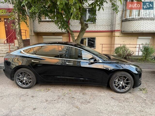 Чорний Тесла Модель 3, об'ємом двигуна 0 л та пробігом 104 тис. км за 15500 $, фото 1 на Automoto.ua