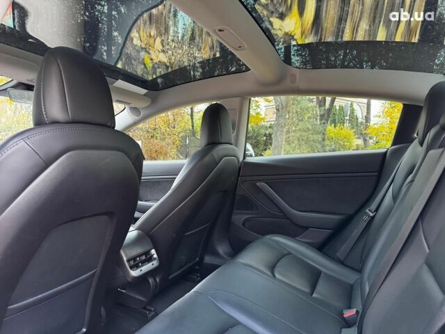 Черный Тесла Модель 3, объемом двигателя 0 л и пробегом 65 тыс. км за 25390 $, фото 19 на Automoto.ua