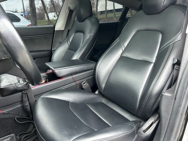 Чорний Тесла Модель 3, об'ємом двигуна 0 л та пробігом 180 тис. км за 17500 $, фото 5 на Automoto.ua