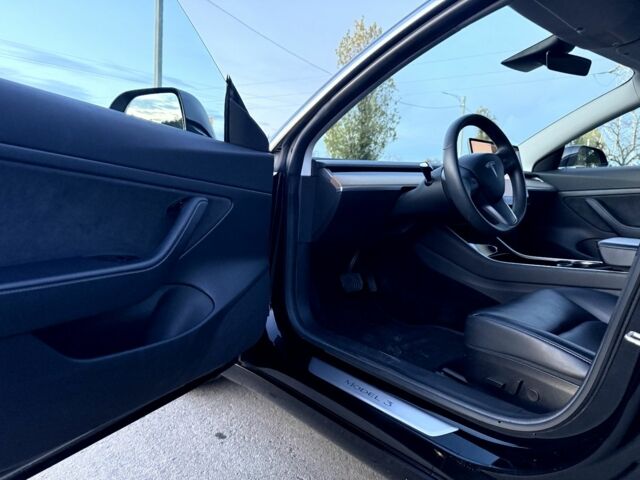 Чорний Тесла Модель 3, об'ємом двигуна 0 л та пробігом 128 тис. км за 372 $, фото 4 на Automoto.ua