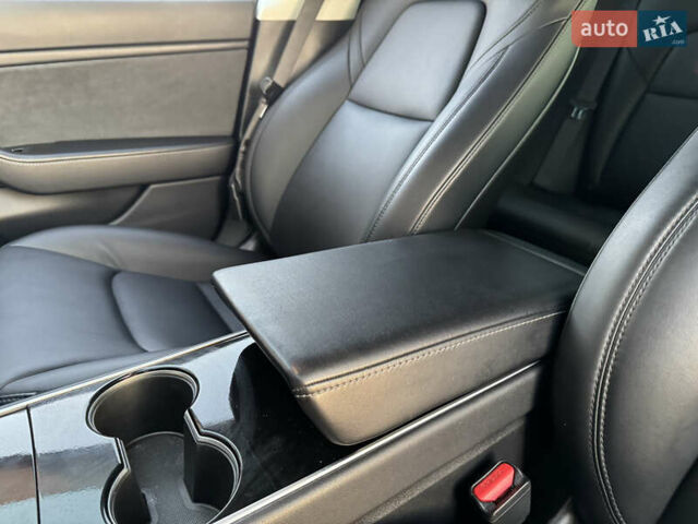 Чорний Тесла Модель 3, об'ємом двигуна 0 л та пробігом 117 тис. км за 18999 $, фото 60 на Automoto.ua