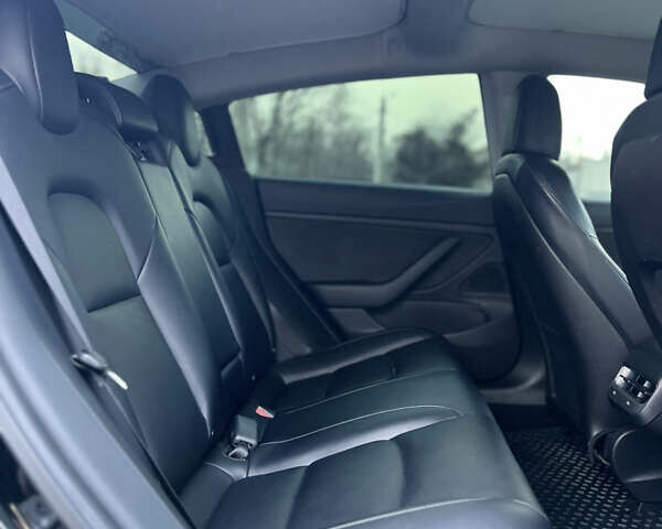 Черный Тесла Модель 3, объемом двигателя 0 л и пробегом 125 тыс. км за 15999 $, фото 22 на Automoto.ua