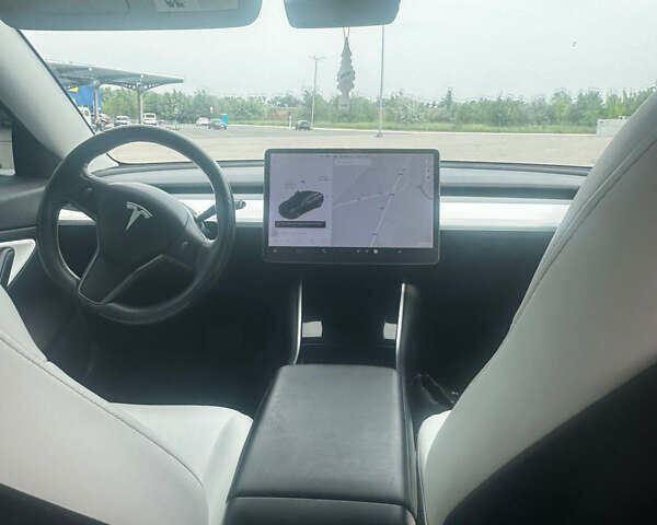 Черный Тесла Модель 3, объемом двигателя 0 л и пробегом 130 тыс. км за 16999 $, фото 4 на Automoto.ua