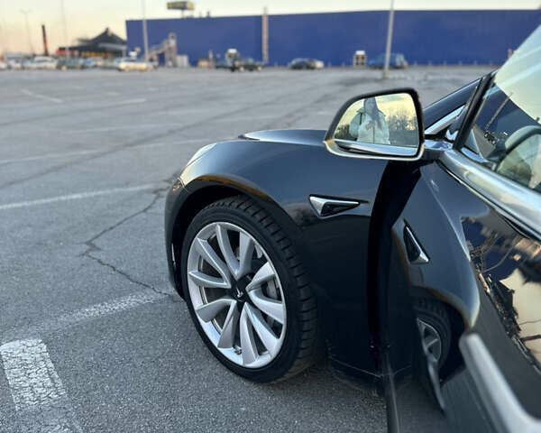 Черный Тесла Модель 3, объемом двигателя 0 л и пробегом 110 тыс. км за 29000 $, фото 3 на Automoto.ua