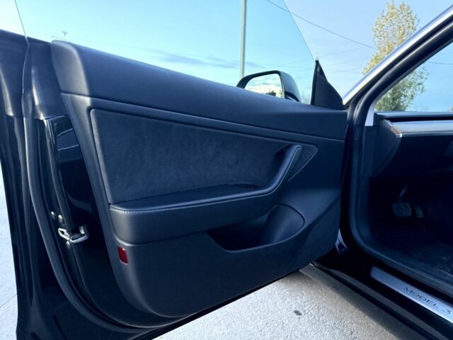 Чорний Тесла Модель 3, об'ємом двигуна 0 л та пробігом 128 тис. км за 372 $, фото 3 на Automoto.ua