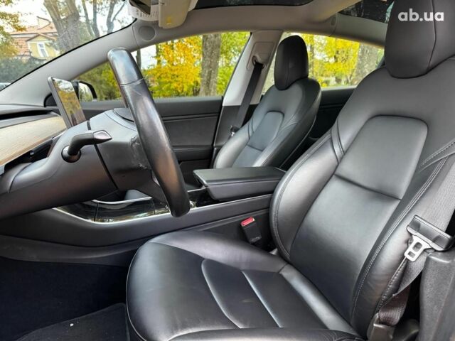 Черный Тесла Модель 3, объемом двигателя 0 л и пробегом 65 тыс. км за 25390 $, фото 13 на Automoto.ua