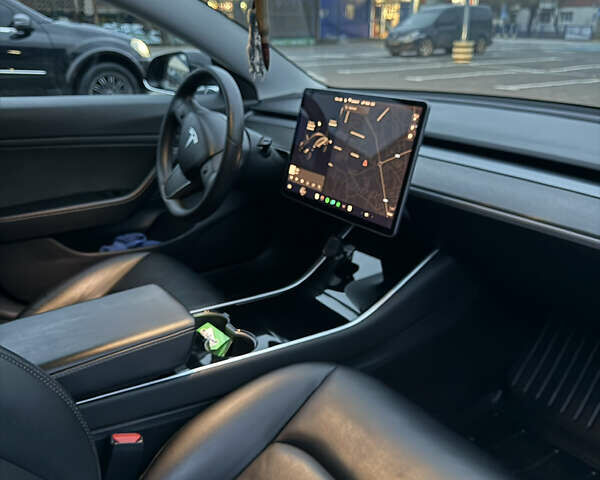 Чорний Тесла Модель 3, об'ємом двигуна 0 л та пробігом 114 тис. км за 16900 $, фото 15 на Automoto.ua