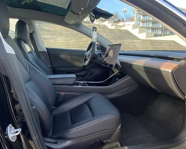 Чорний Тесла Модель 3, об'ємом двигуна 0 л та пробігом 61 тис. км за 24800 $, фото 57 на Automoto.ua