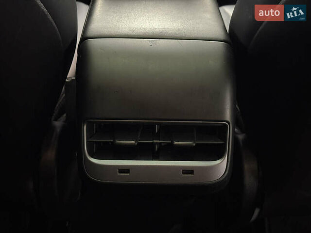 Черный Тесла Модель 3, объемом двигателя 0 л и пробегом 209 тыс. км за 17900 $, фото 55 на Automoto.ua