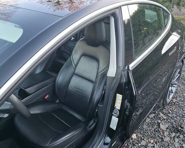 Чорний Тесла Модель 3, об'ємом двигуна 0 л та пробігом 201 тис. км за 12100 $, фото 7 на Automoto.ua