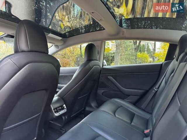 Черный Тесла Модель 3, объемом двигателя 0 л и пробегом 65 тыс. км за 25390 $, фото 17 на Automoto.ua