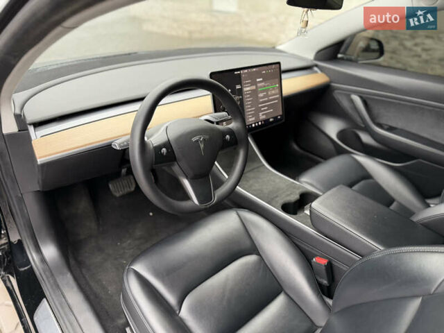 Чорний Тесла Модель 3, об'ємом двигуна 0 л та пробігом 81 тис. км за 15300 $, фото 16 на Automoto.ua