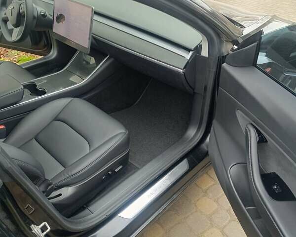 Чорний Тесла Модель 3, об'ємом двигуна 0 л та пробігом 145 тис. км за 15700 $, фото 27 на Automoto.ua