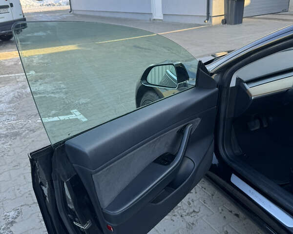 Чорний Тесла Модель 3, об'ємом двигуна 0 л та пробігом 98 тис. км за 17500 $, фото 16 на Automoto.ua