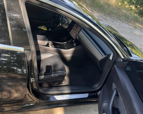 Чорний Тесла Модель 3, об'ємом двигуна 0 л та пробігом 157 тис. км за 18500 $, фото 24 на Automoto.ua